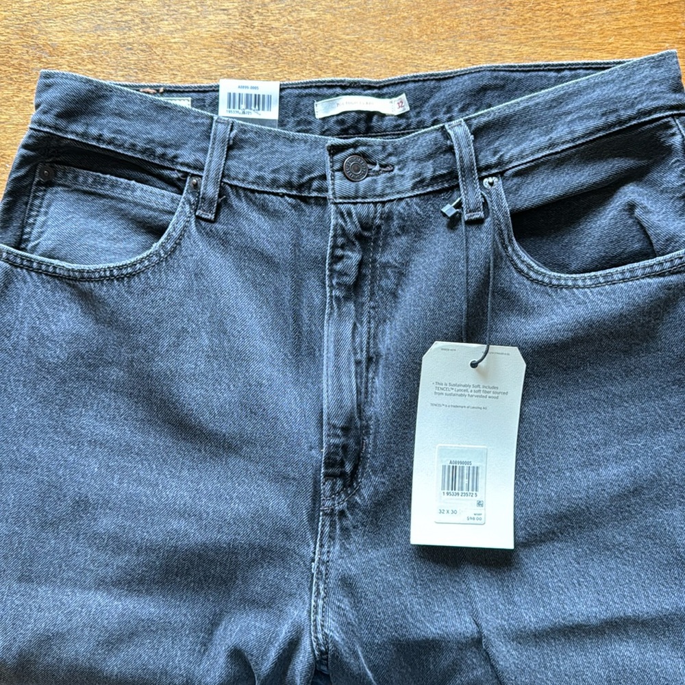 NWT Levi’s 70s High Flare black jeans